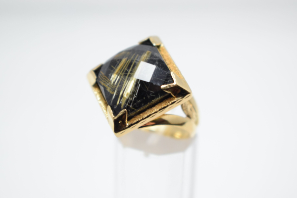 Anillo strange